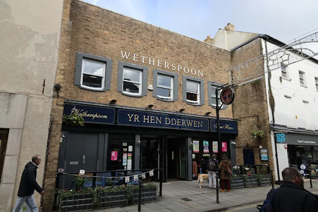 Yr Hen Dderwen - JD Wetherspoon