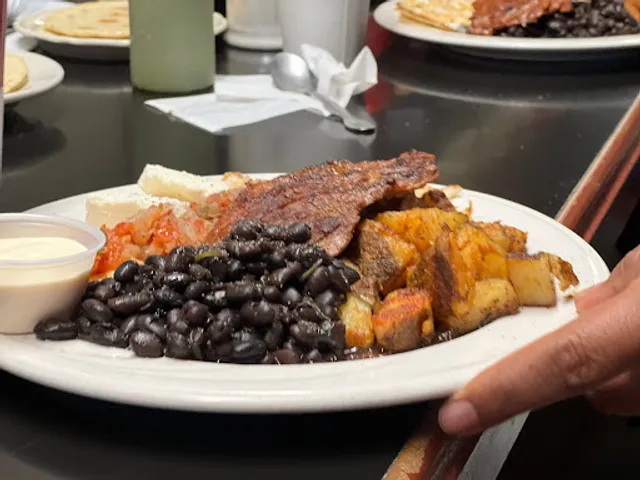 La Taqueria Los Tres Olivos (The Three Olivos)