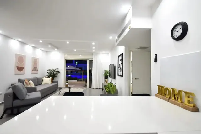 פלמורה דירת גן עם נוף לבריכה