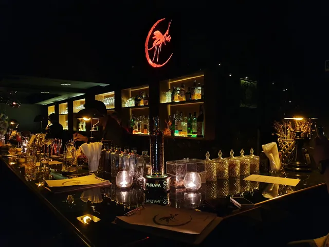 Moonless World ธรรมดาโลกไม่จำ