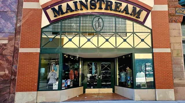 Mainstream Fashions for Men