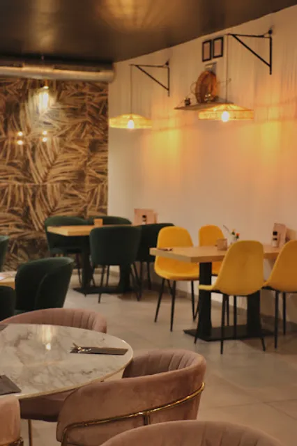 Ayos Lunchroom. Voor Ontbijt, Lunch en Diner