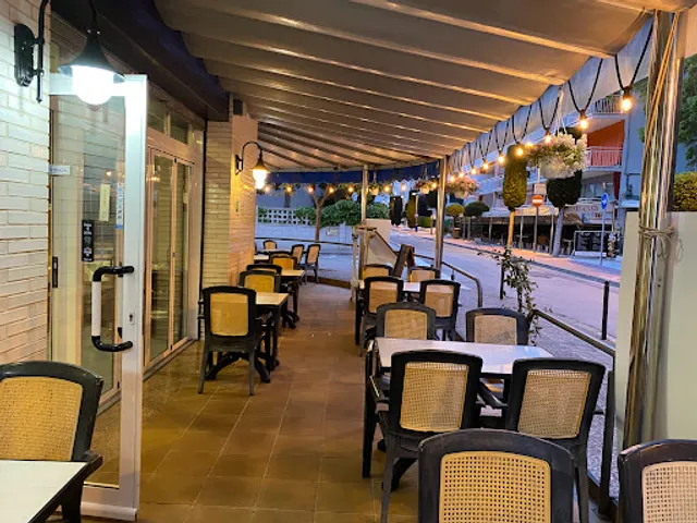 Mumbai Lounge Indian Restaurant