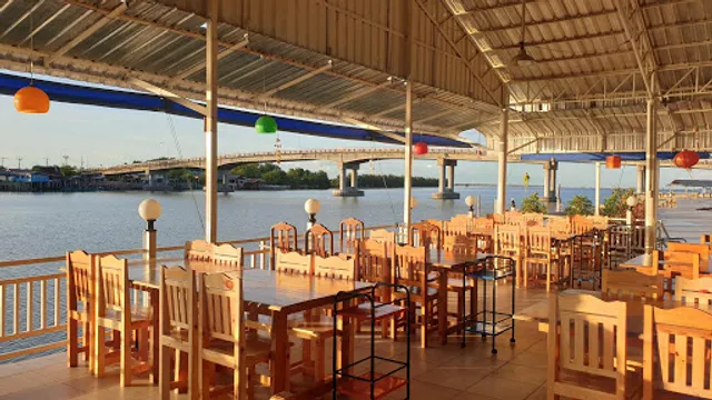 Angpao Restaurant by Bang Tabun Bay (Auntie Noi)