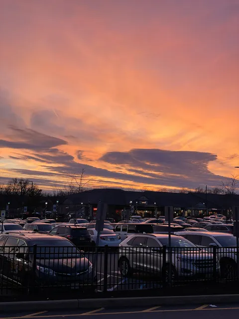 Parking at Woodbury Outlet