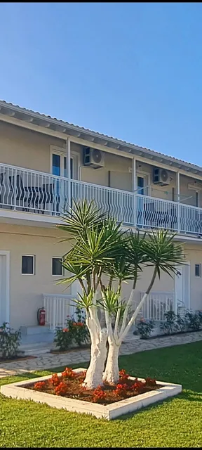 Eleana Pool Apartments