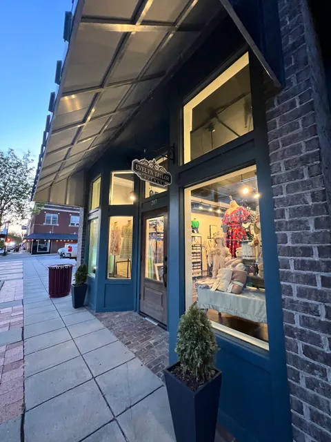 Evelyn Taylor Avenue