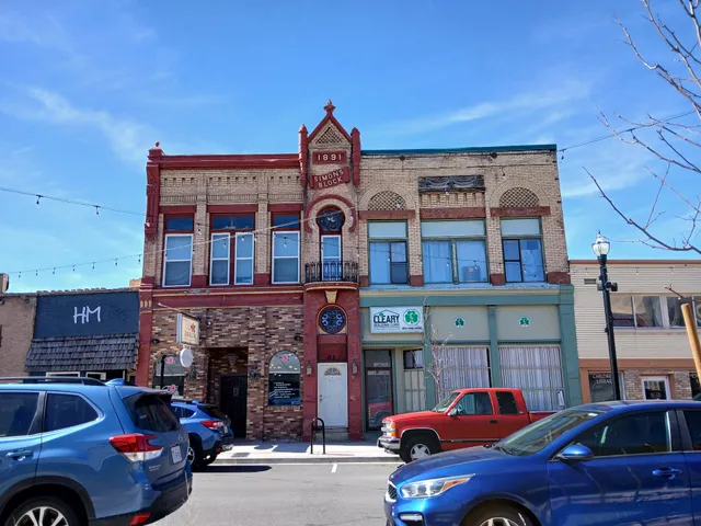 The Parlor: Luxury salon on main