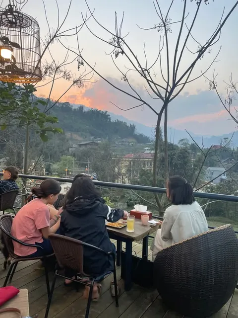 The Hmong Sisters - Restaurant Cafe Wine & Cocktail Bar