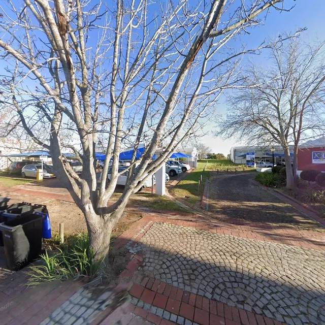 De Oewer Riverside Food and Wine Garden/Ta Volksko