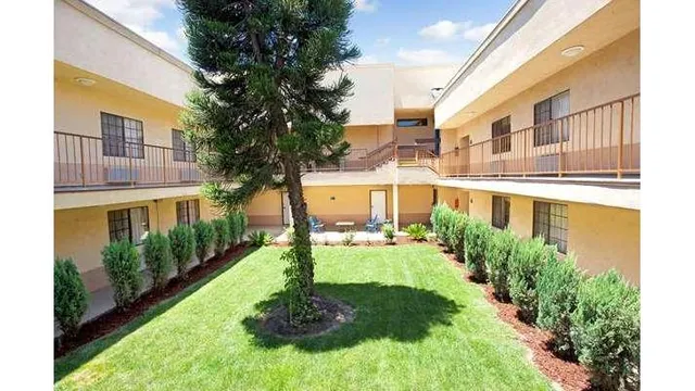 Days Inn & Suites by Wyndham Artesia