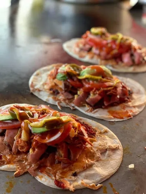 El Gallo Hamburguesas, Cosas, Tortas y Sincronizadas