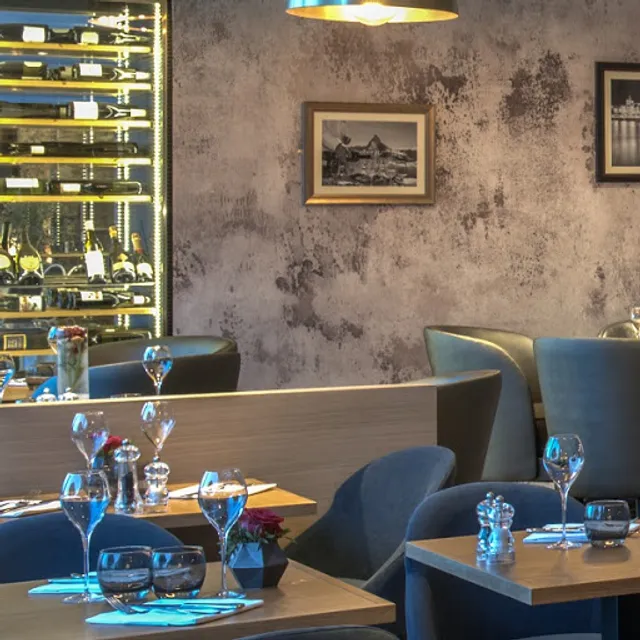 EVERNESS Restaurant & Bar