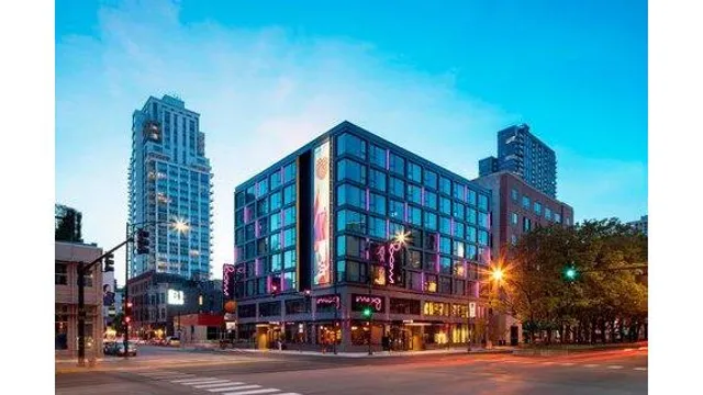 Moxy Chicago Downtown
