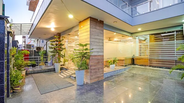 NIKETAN MEDANTA SERVICE APARTMENT