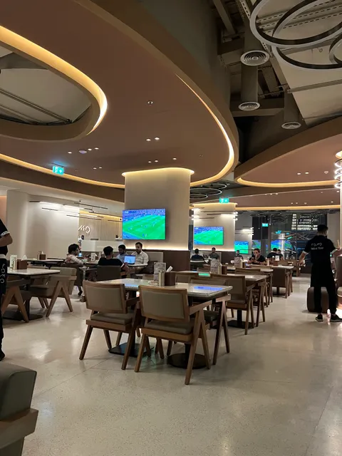 FOMO Cousina and Lounge