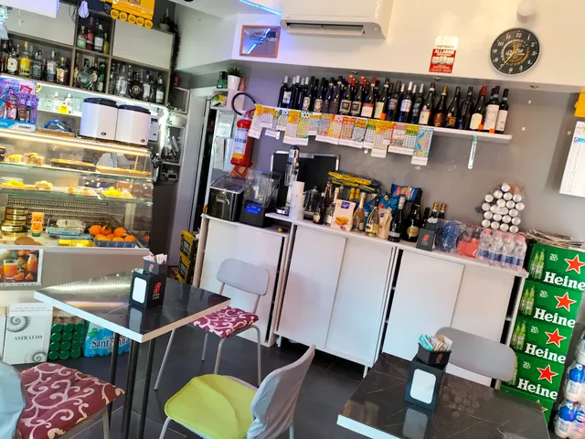 Bar IV Novembre. 83/85