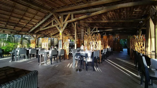 Les Canisses Resto & Plage