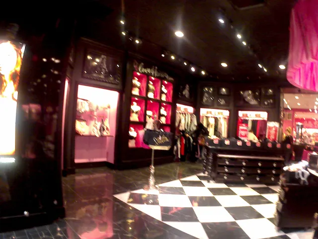 Victoria's Secret & PINK