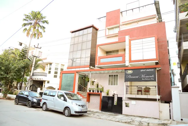 Pleasant Moments Business Hotel