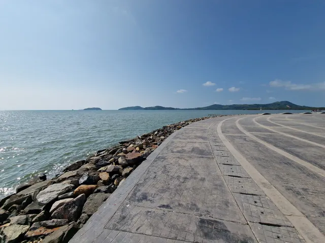 Saphanhin Seaside Walkway