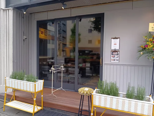 Le Pain Ikariya Kyoto Freshly baked bread and dishes that go well with it