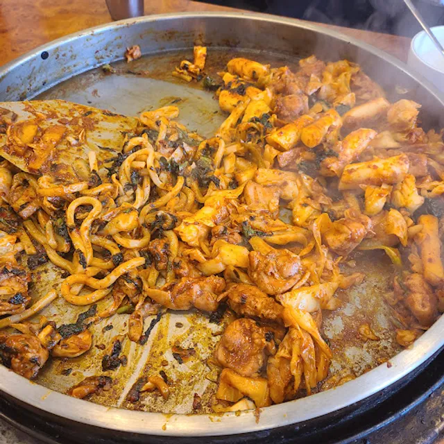 Chuncheon chicken ribs makguksu