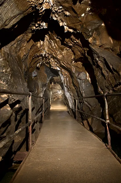 Lost River Caverns