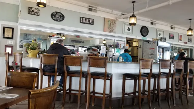 Sissy's At the Harbor