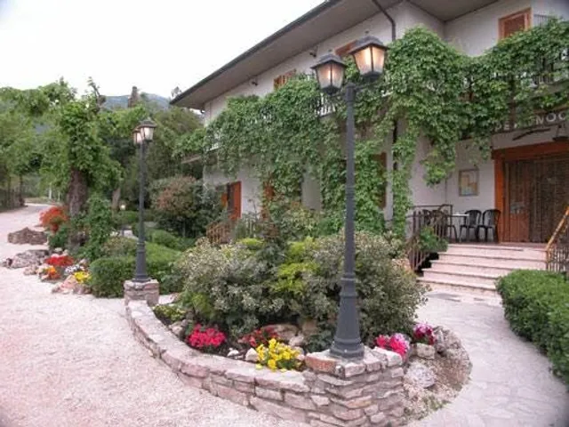 Albergo-Ristorante"Parco alle Noci"tra la Cascata delle Marmore,Labro e valle Santa di S Francesco