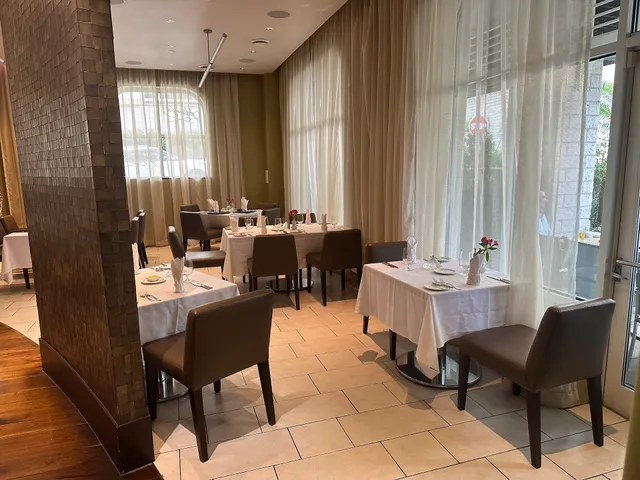 Harry's at the Waterfront