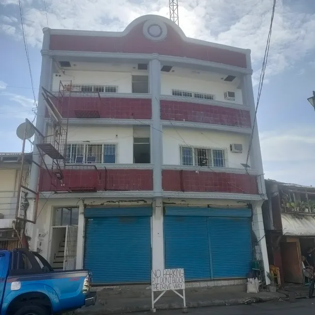 Pier La Casa Homestay Building