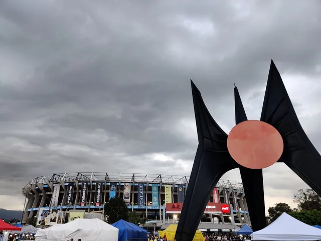 Invitada 1 "El Sol Rojo" de Alexander Calder - EUA