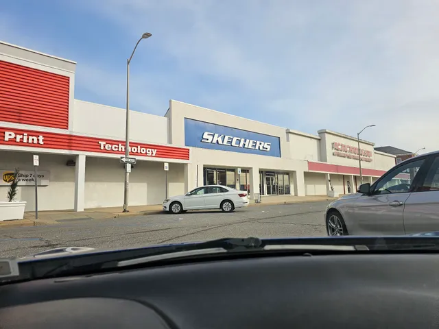 SKECHERS Warehouse Outlet