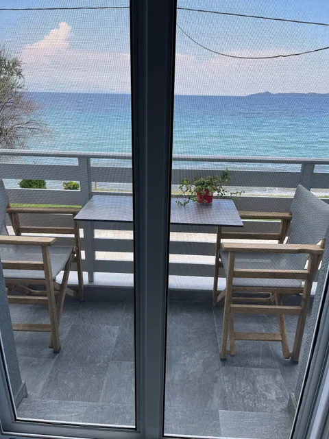 Golden Seaside Rooms