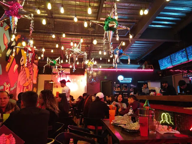 Full House Plaza Ventura