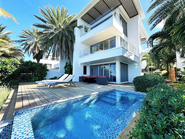 Hodges Bay Resort & Spa