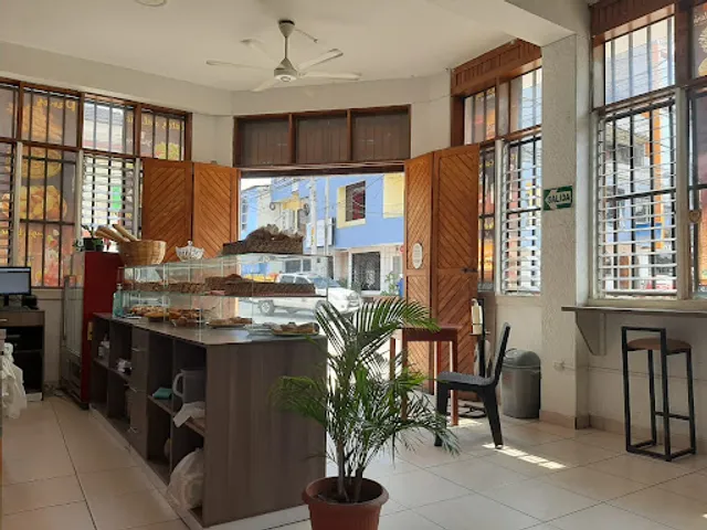 D' CANNELLE - PANADERIA FRANCESA