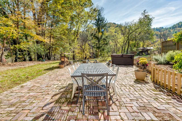 Spring Creek Farmhouse