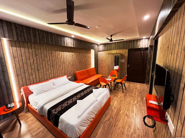 Raspberry breeze hotel