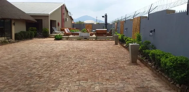 Ko-Khoneng Guest Lodge