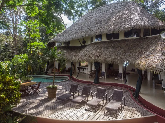 Las Nubes Natural Energy Resort