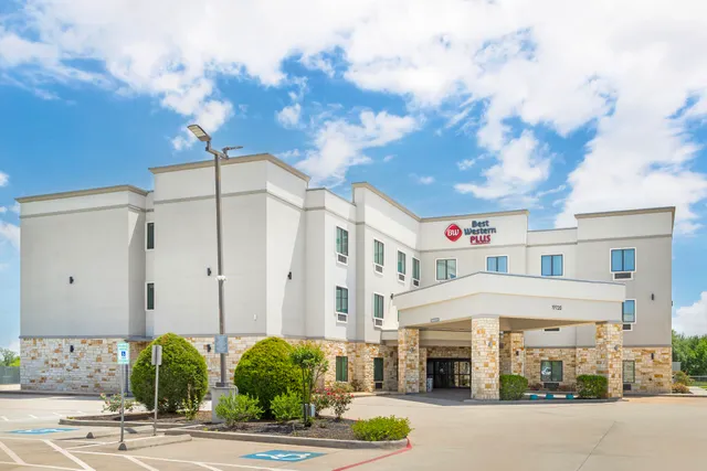 Best Western Plus Waller Hotel