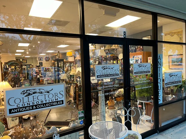 Collectors Consortium Antiques & Collectibles