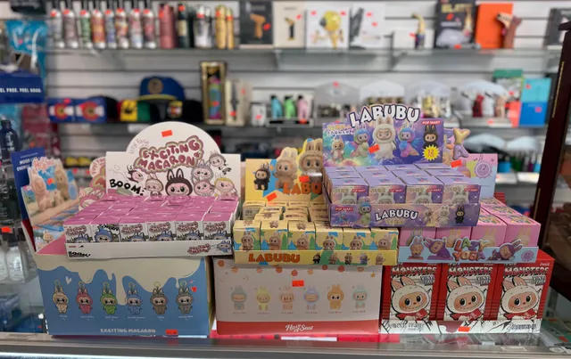 Adams Vape & Smoke(Geek Bar, Lost Mary, Raz, Fifty Bar, Labubu &Nitrous 3.3 L(2000g) $68.99)