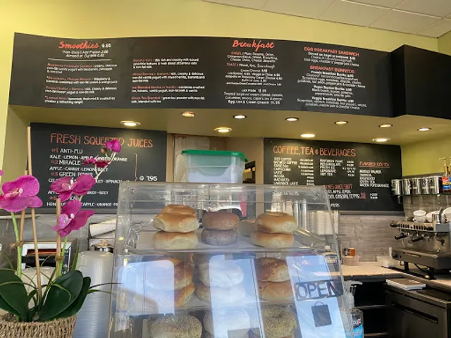 Reggie's Deli & Cafe