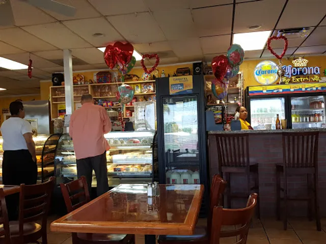 La Placita Restaurant & Bakery