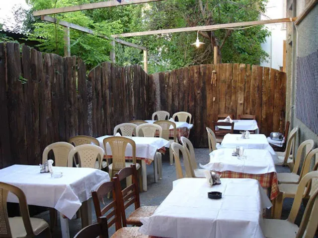 Χρήστος ψήνει, Χρήστος δίνει