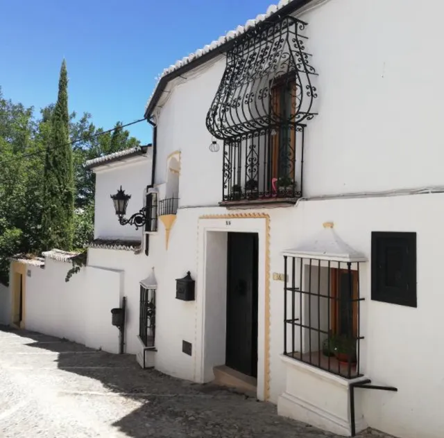 Salvatierra Guest House