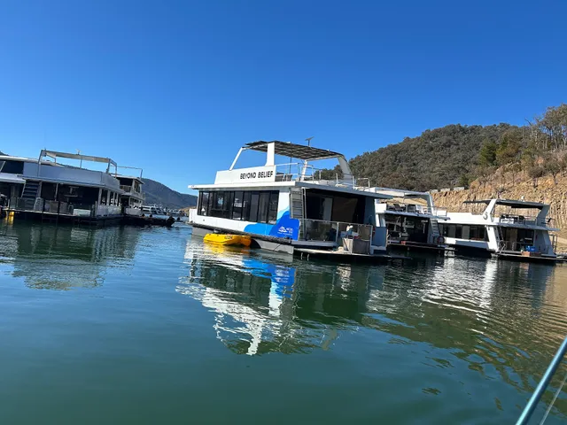 WatersEdge Houseboat Hire Lake Eildon